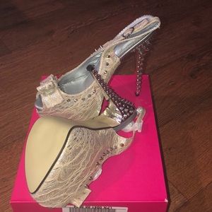 Cream laced print w/ Silver undertone Heel Spiked